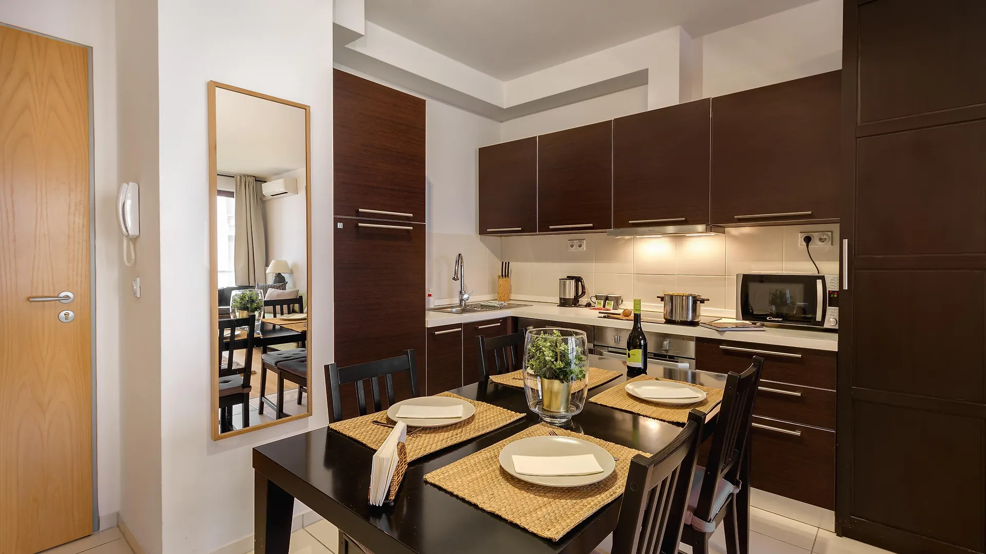 Quality Point Apartments 0-24 Reception Budapest Aparthotel